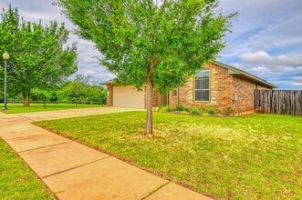 2201 Alameda Park Dr in Norman, OK - Building Photo - Building Photo