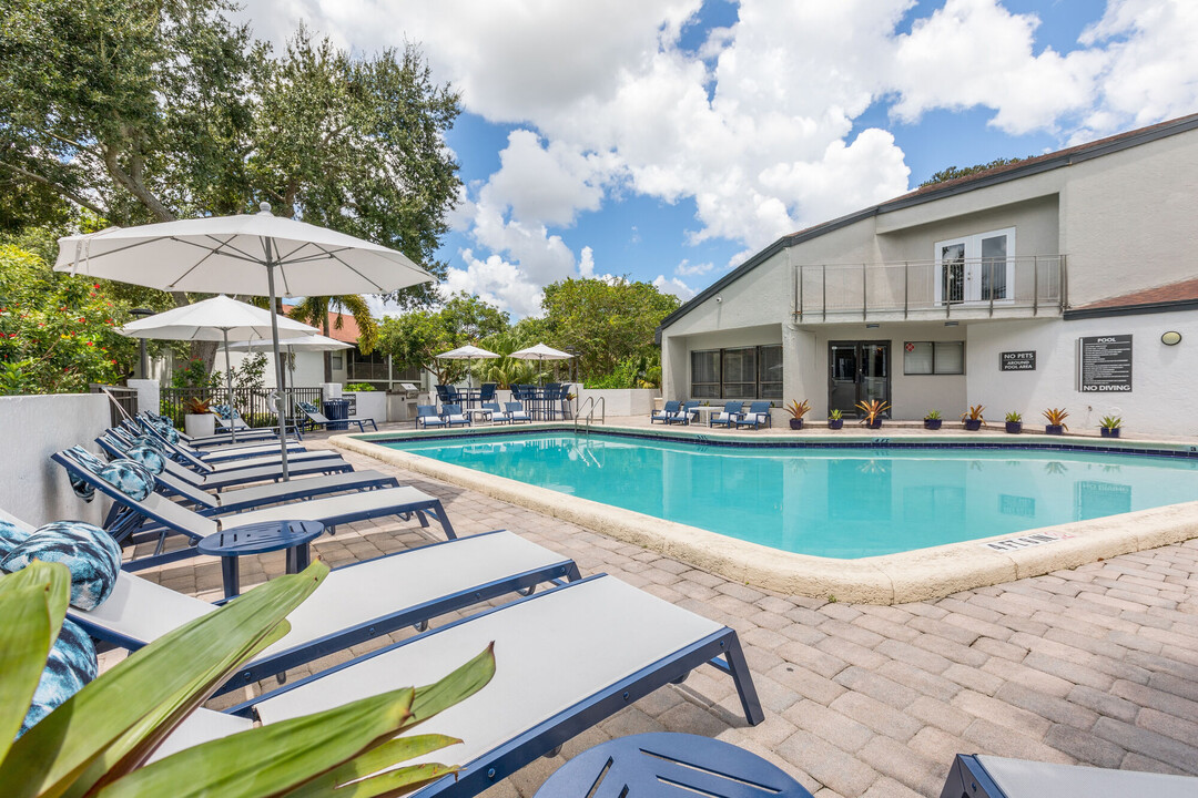 Rosemont Siena Cove in Plantation, FL - Foto de edificio