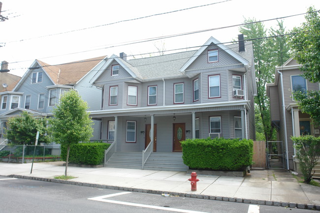 232-234 Madison Ave in Perth Amboy, NJ - Foto de edificio - Building Photo