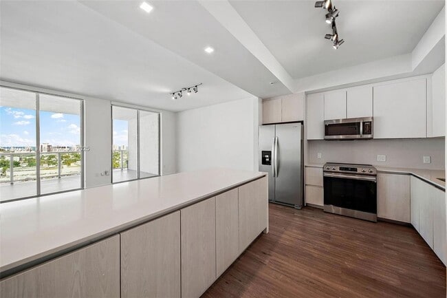 1500 Bay Rd in Miami Beach, FL - Building Photo - Building Photo