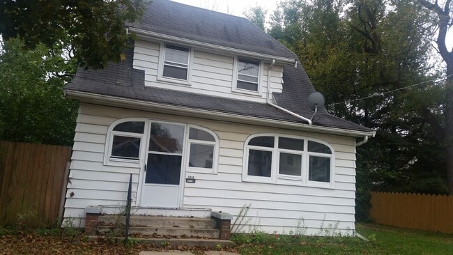 property at 1712 Vernon St