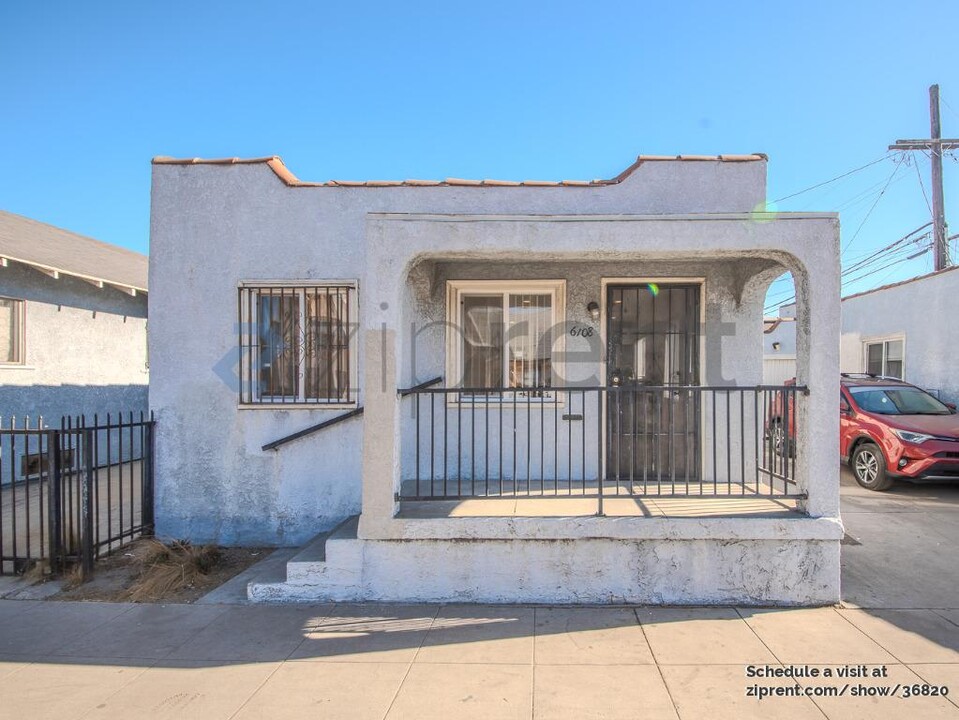 6108 S Budlong Ave in Los Angeles, CA - Building Photo