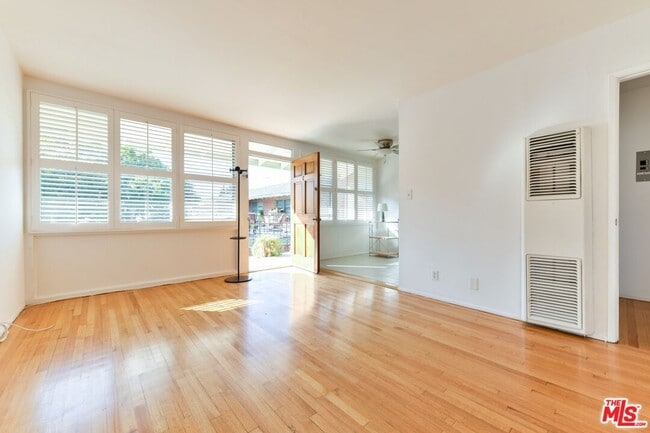 property at 2033 Cloverfield Blvd