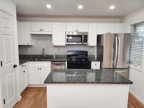 71 Towne House Rd in Hamden, CT - Building Photo - Building Photo