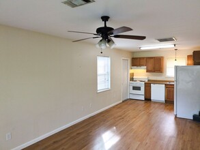 2340 Wise St in Bridge City, TX - Building Photo - Building Photo