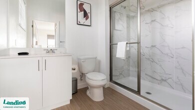 7301 Lake Bank Lp, Unit C4-301 in Ft. Myers, FL - Foto de edificio - Building Photo