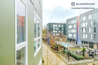 17675 NE 69th Ct in Redmond, WA - Foto de edificio - Building Photo