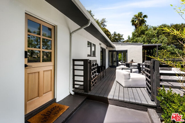 3375 Coldwater Canyon Ave in Los Angeles, CA - Building Photo - Building Photo