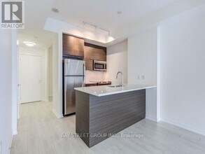 66-2066 Forest Manor Rd in Toronto, ON - Building Photo - Building Photo