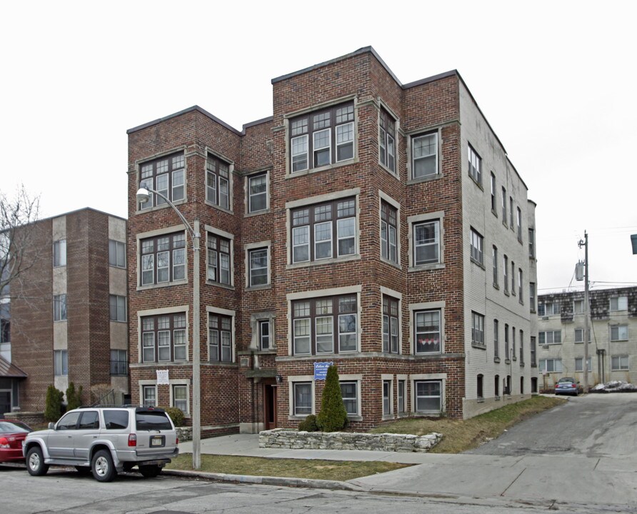 Colleen Ann Apartments in Milwaukee, WI - Building Photo