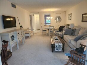 330 NE 26th Ave in Boynton Beach, FL - Building Photo - Building Photo