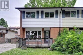 110 Conway Dr in Kitchener, ON - Building Photo - Building Photo