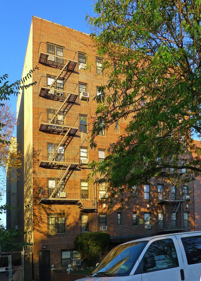 1622 Ocean Pky in Brooklyn, NY - Building Photo - Building Photo