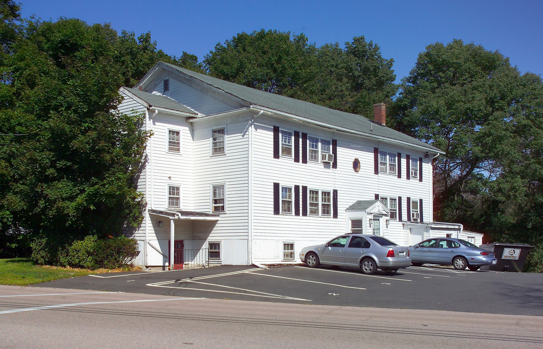 160 East St in Foxboro, MA - Building Photo