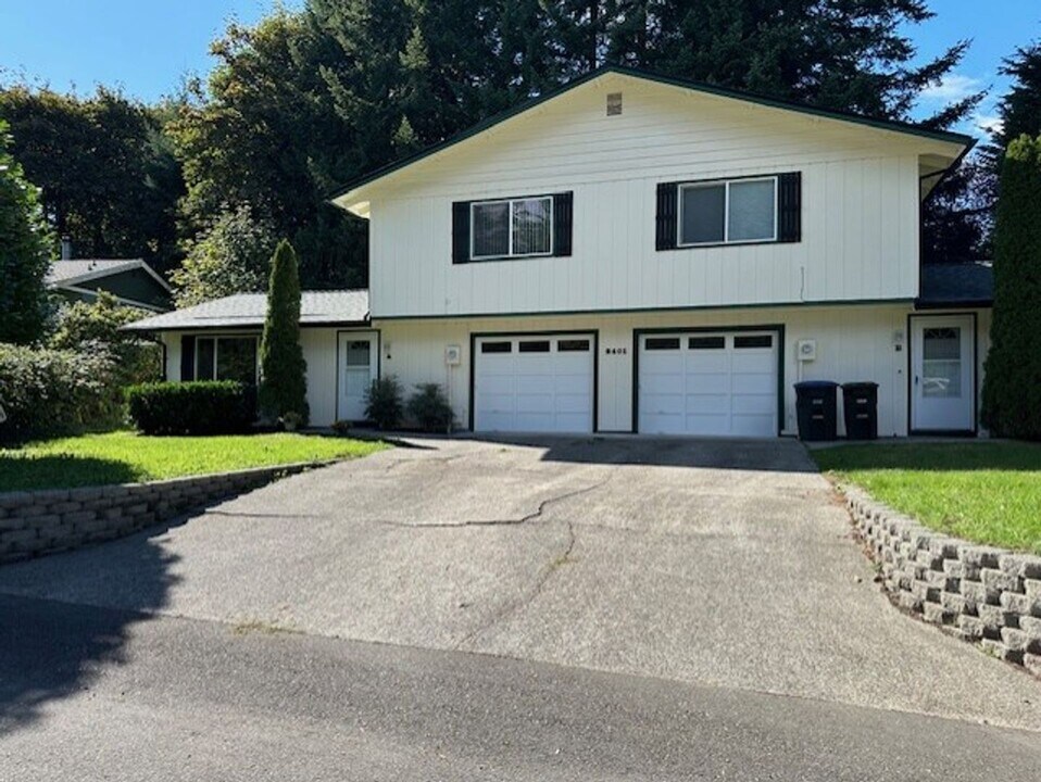 2401 Detlefsen Pl SE-Unit -#A in Lacey, WA - Building Photo