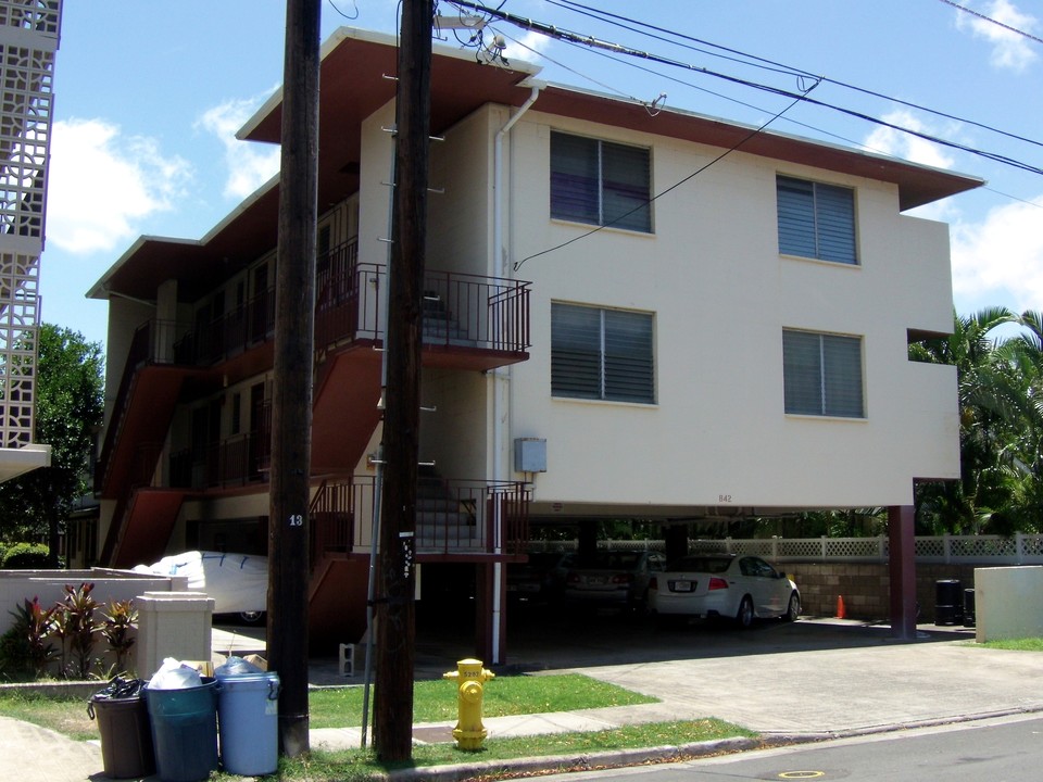 842 Lukepane Ave in Honolulu, HI - Building Photo