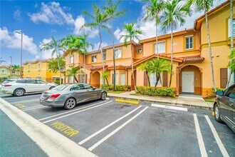 8526 NW 107th Passage in Doral, FL - Building Photo - Building Photo