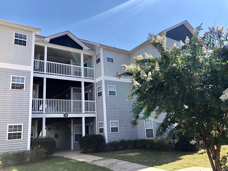 146 University Village Dr in Central, SC - Building Photo