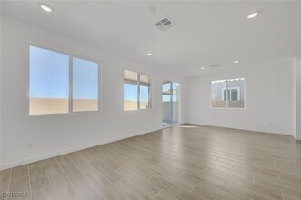 8532 W Agate Ave in Las Vegas, NV - Building Photo - Building Photo