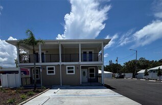 650 E Tarpon Ave in Tarpon Springs, FL - Building Photo