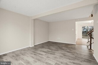 7727 Eagles Head Ct in Rockville, MD - Building Photo - Building Photo