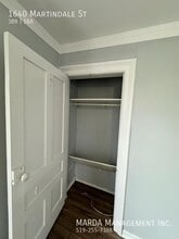CHARMING 3 BED/1 BATH MAIN - WEST END FREE WIFI + 85% OF UTILITIES in Windsor, ON - Building Photo - Building Photo