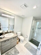 400 Sunny Isles Blvd, Unit 915 in Sunny Isles Beach, FL - Building Photo - Building Photo