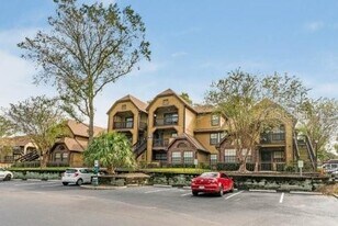 340 Forestway Cir in Altamonte Springs, FL - Building Photo