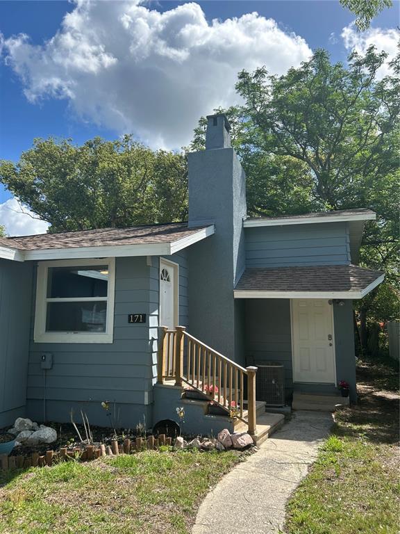 property at 171 N Oak St