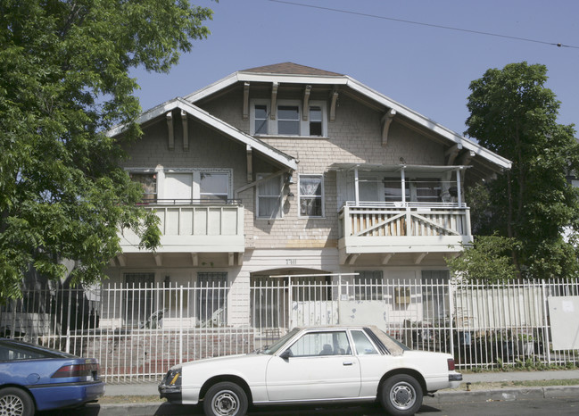1711 S Burlington Ave in Los Angeles, CA - Foto de edificio - Building Photo