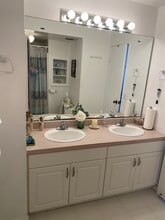 521 Hahaione St, Unit 2-13D in Honolulu, HI - Building Photo - Building Photo