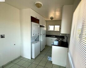 10100 Walnut St in Oakland, CA - Building Photo - Building Photo