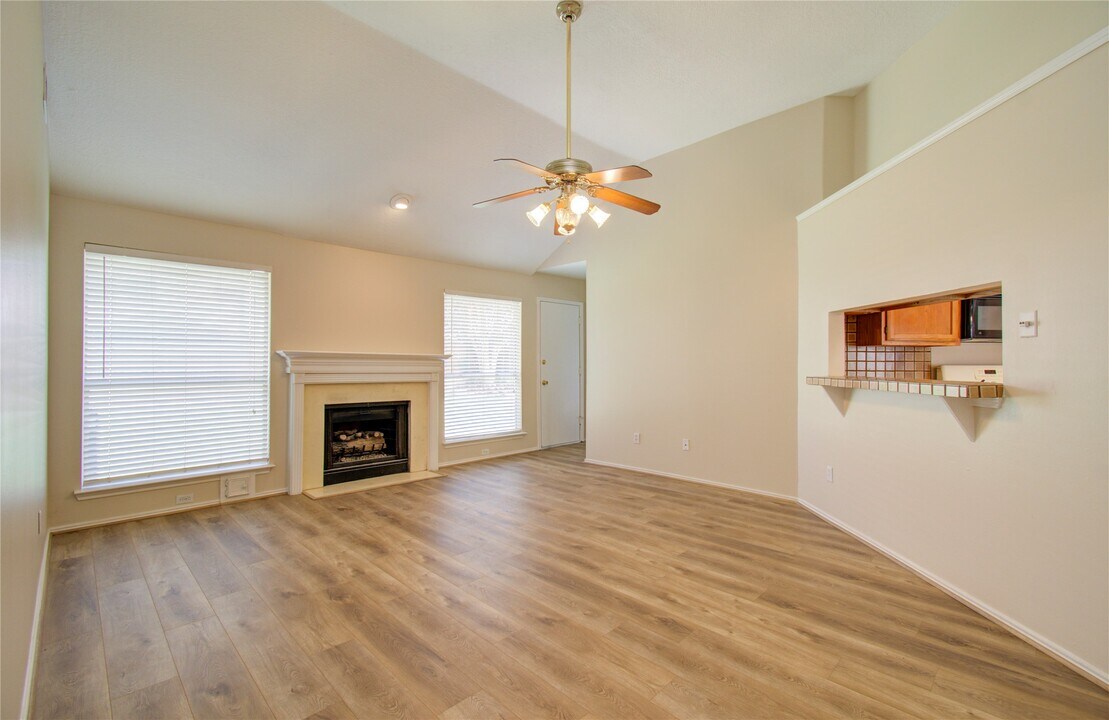 11810 Stone Bridge Dr in Houston, TX - Building Photo