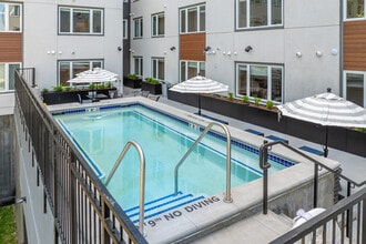 Railside at Wadsworth Station in Lakewood, CO - Foto de edificio - Building Photo