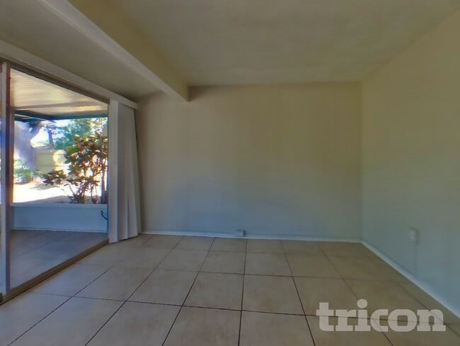 2432 Breakwater Cir in Sarasota, FL - Building Photo - Building Photo