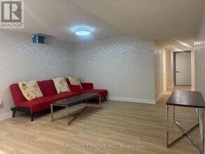 28 Lugano Crescent in Markham, ON - Building Photo - Building Photo