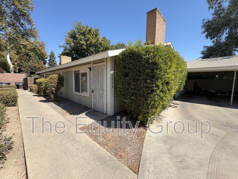 1748 E Laura Ave in Visalia, CA - Building Photo