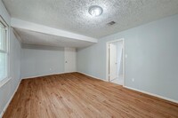 5963 Ridgeway Dr in Houston, TX - Building Photo - Building Photo