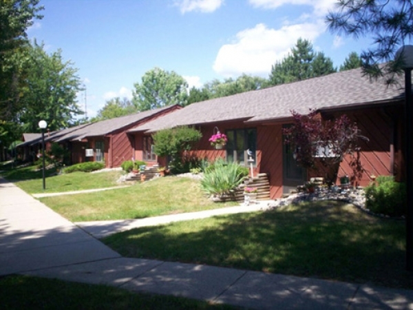 Sleepy Oaks Apartments in West Branch, MI - Building Photo