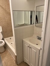 42 McAdoo Ave, Unit 2 in Jersey City, NJ - Foto de edificio - Building Photo