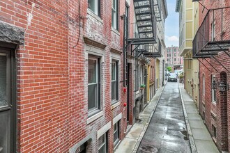 15 Bartlett Pl in Boston, MA - Foto de edificio - Building Photo