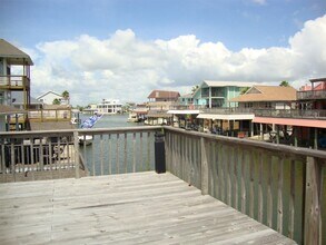 1406 Lotus Dr in Tiki Island, TX - Building Photo - Building Photo