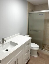 836 Almeria Rd, Unit 2 in West Palm Beach, FL - Foto de edificio - Building Photo