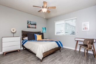 The Circle Apartments at Long Beach in Long Beach, CA - Building Photo - Interior Photo