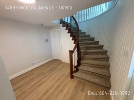 34855 McLeod Ave in Abbotsford, BC - Building Photo