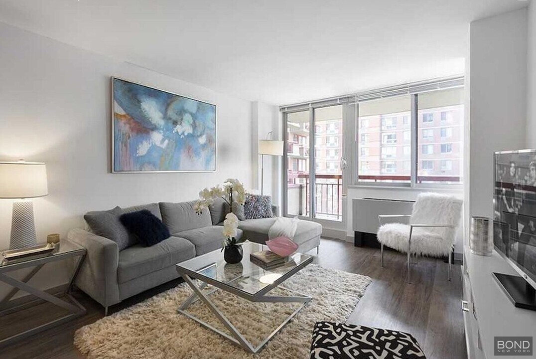 1040-40 River Rd in New York, NY - Building Photo