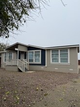 819 Dianne Dr in Turlock, CA - Foto de edificio - Building Photo