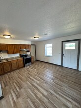 472063 OK-101 in Muldrow, OK - Foto de edificio - Building Photo