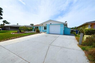 3839 Star Island Dr in Holiday, FL - Building Photo - Building Photo