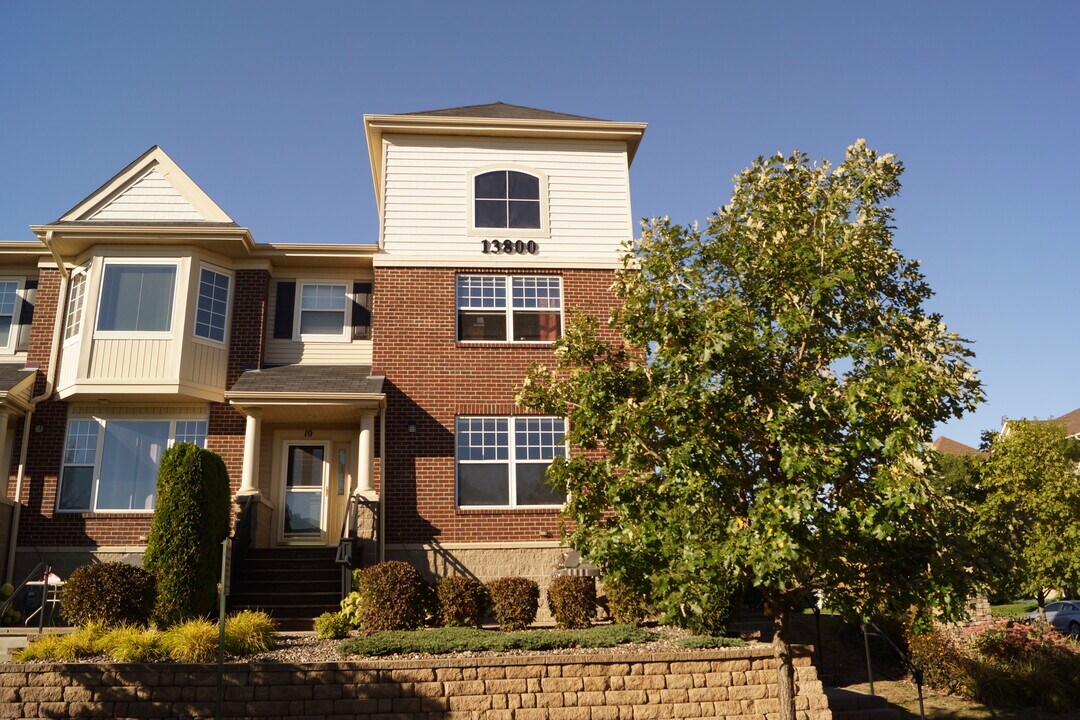 13800 53rd Ave N in Plymouth, MN - Building Photo